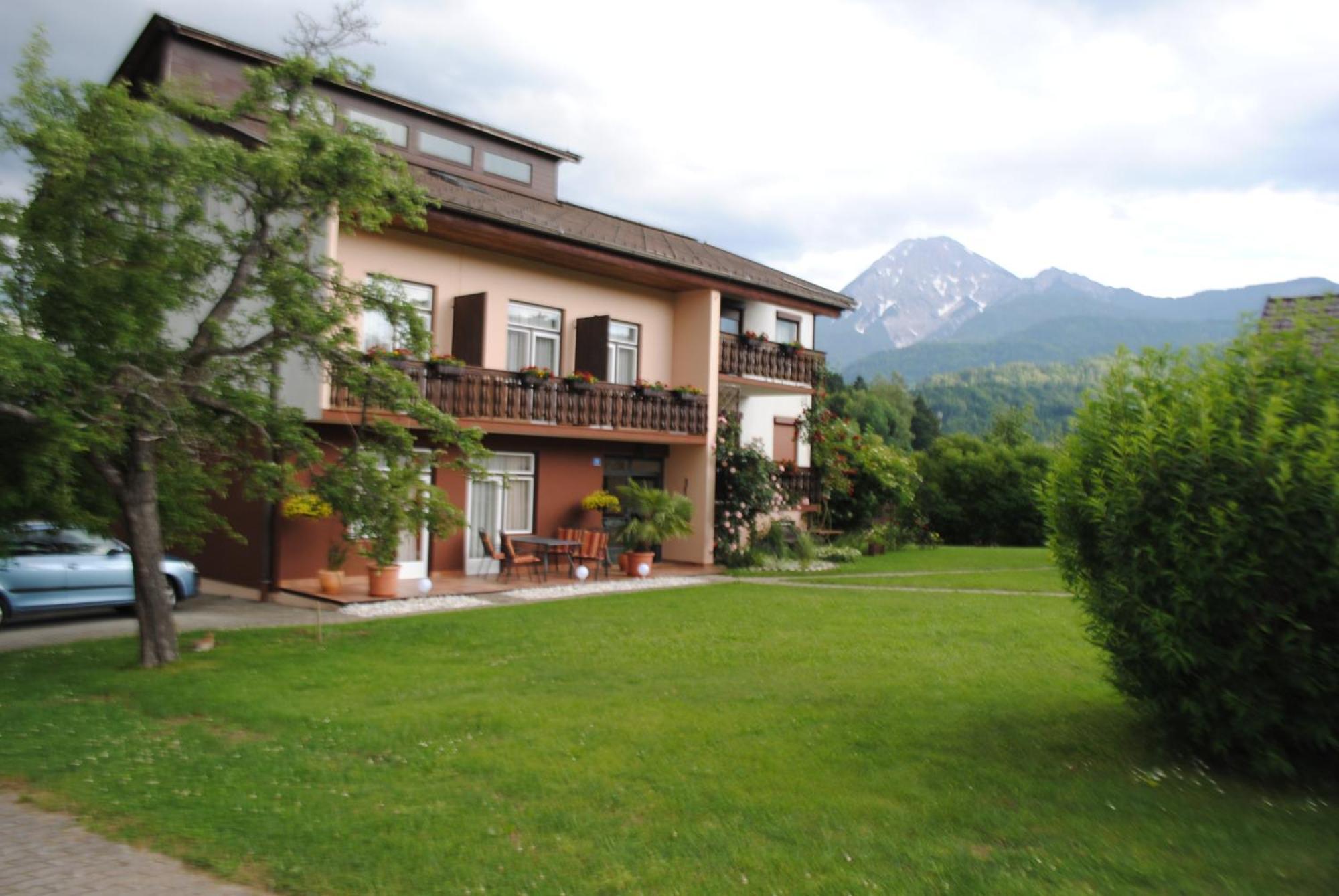 Ferienhaus Michor Latschach ober dem Faakersee Exterior photo